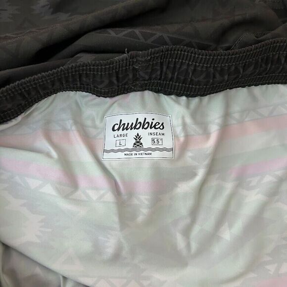 Chubbies Mens The Quests 5.5” Compression Lined Shorts L Black/Green Aztec Print - Picture 7 of 7